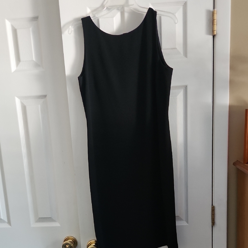 Chic Black Sleeveless Midi Dress